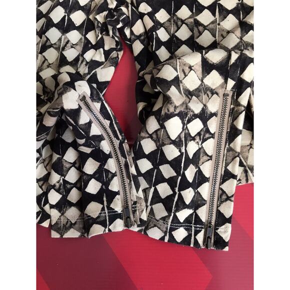 NWT ELIZABETH and JAMES CAPRI LEGGINGS PANTS Size 4 - Picture 4 of 5